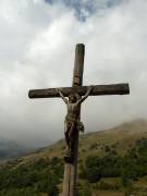Croix devant la chapelle de Point Ravier 